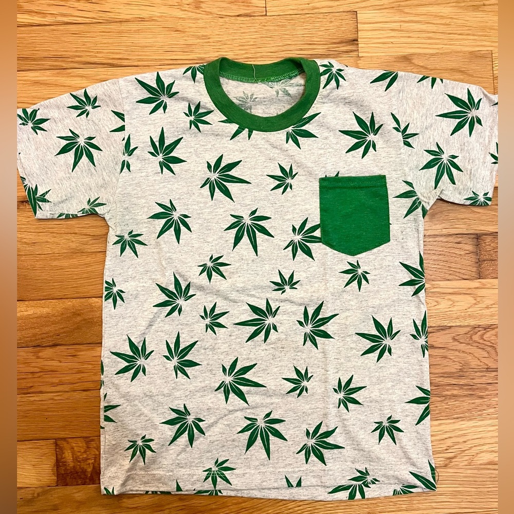 Short Sleeve Pot Leaf 🍃 T-Shirt